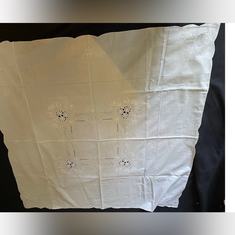 Vintage Cotton Tablecloth Lace 40” Square With floral embroidery